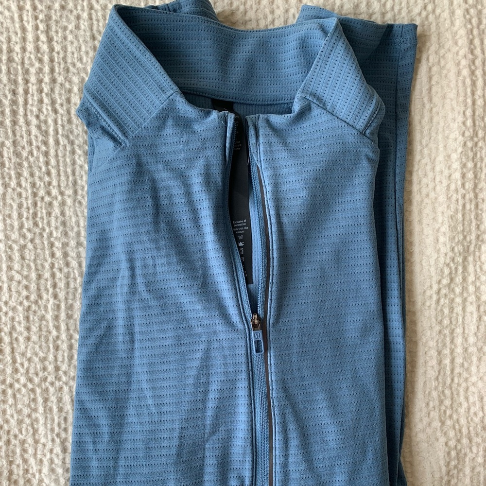 Lululemon Men’s Quarter Zip (blue, size s)